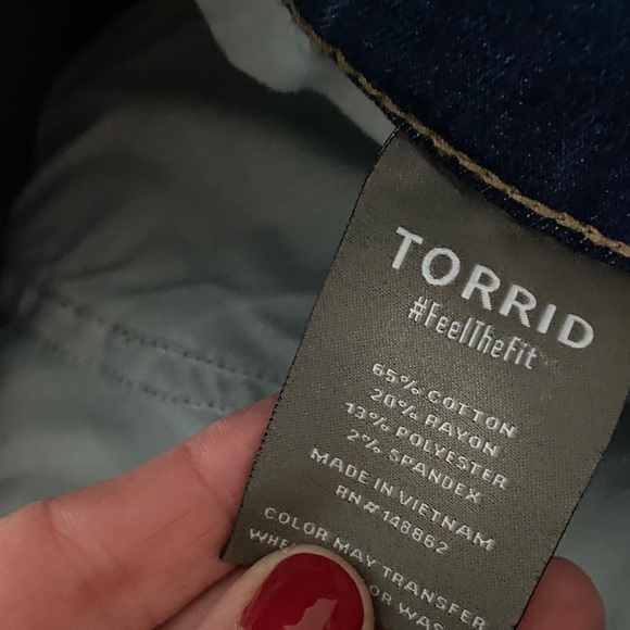 Weekend Mid Rise Bermuda Shorts - Picture 3 of 4